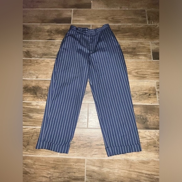 Moussy Pants - Moussy women’s pin stripe capri pants